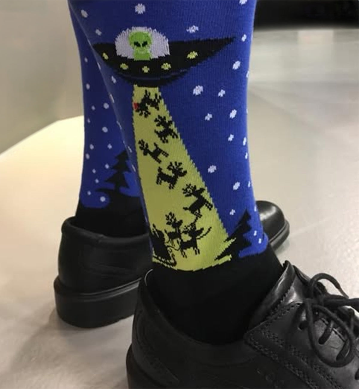 SOCK it to me Men's Crew Socks (mef0117),The Alien Who Stole Christmas - The Alien Who Stole Christmas,One Size