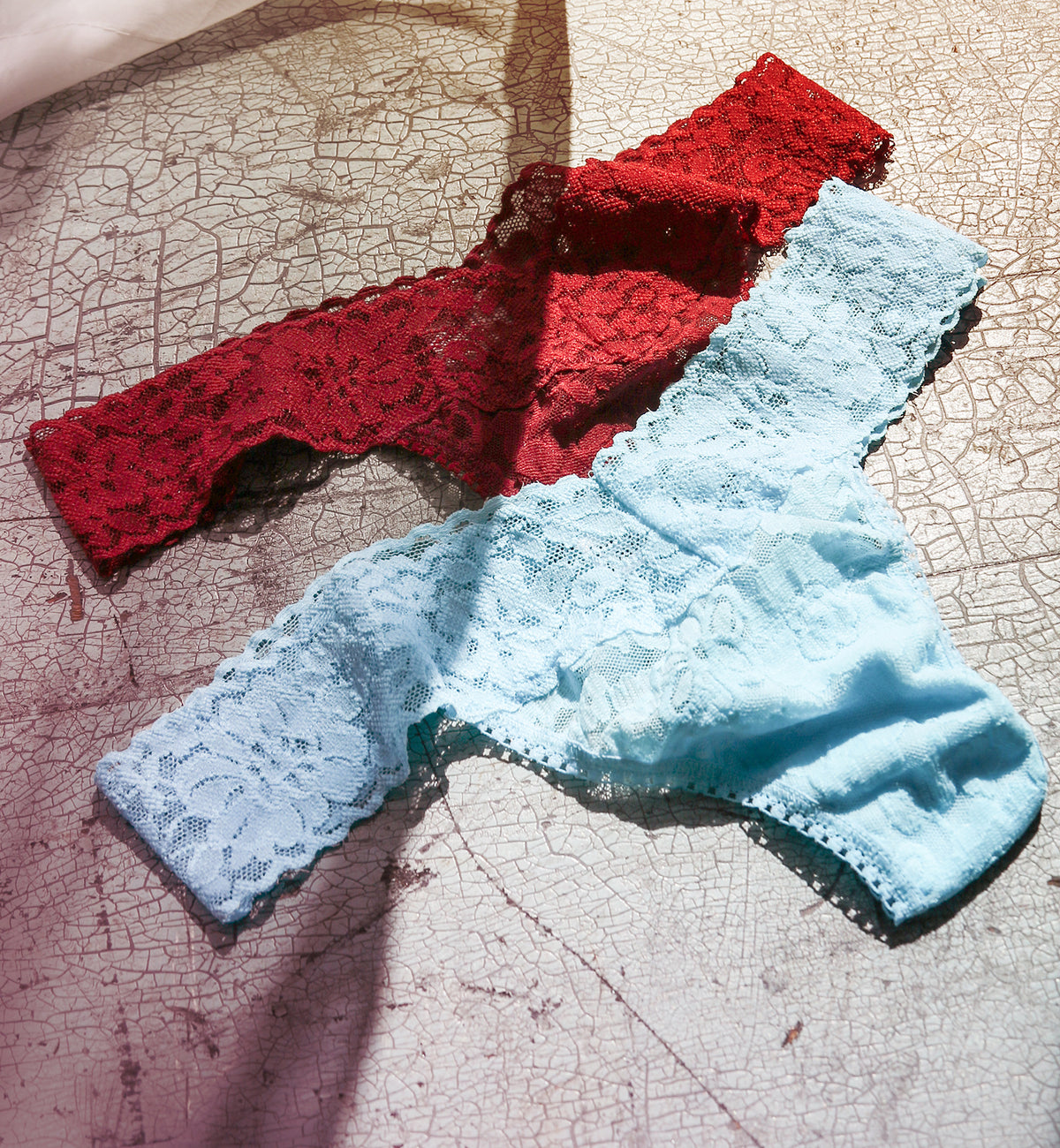 Hanky Panky Daily Lace Low Rise Thong (771001P),Whisper - Whisper,One Size